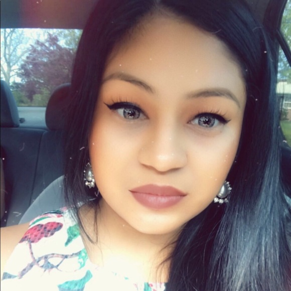 Meet your Posher, Anna 💕 - Picture 7 of 15